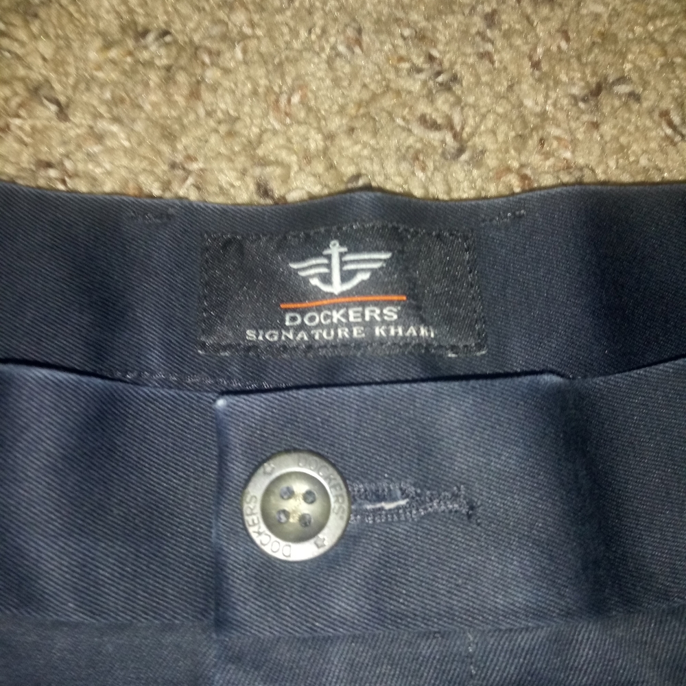 Dockers - Picture 3 of 6